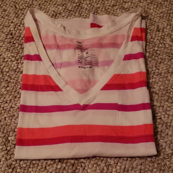 EUC Gap Vneck tshirt Medium - Picture 3 of 3